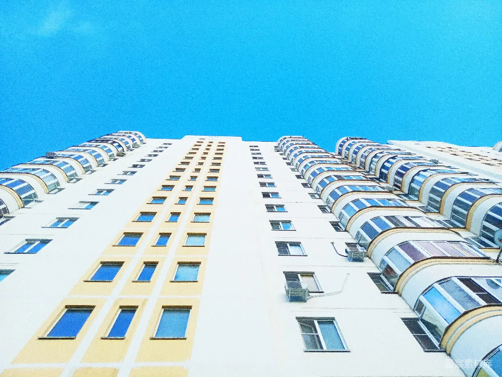 高清摄影  一座很高的建筑，有很多窗户。