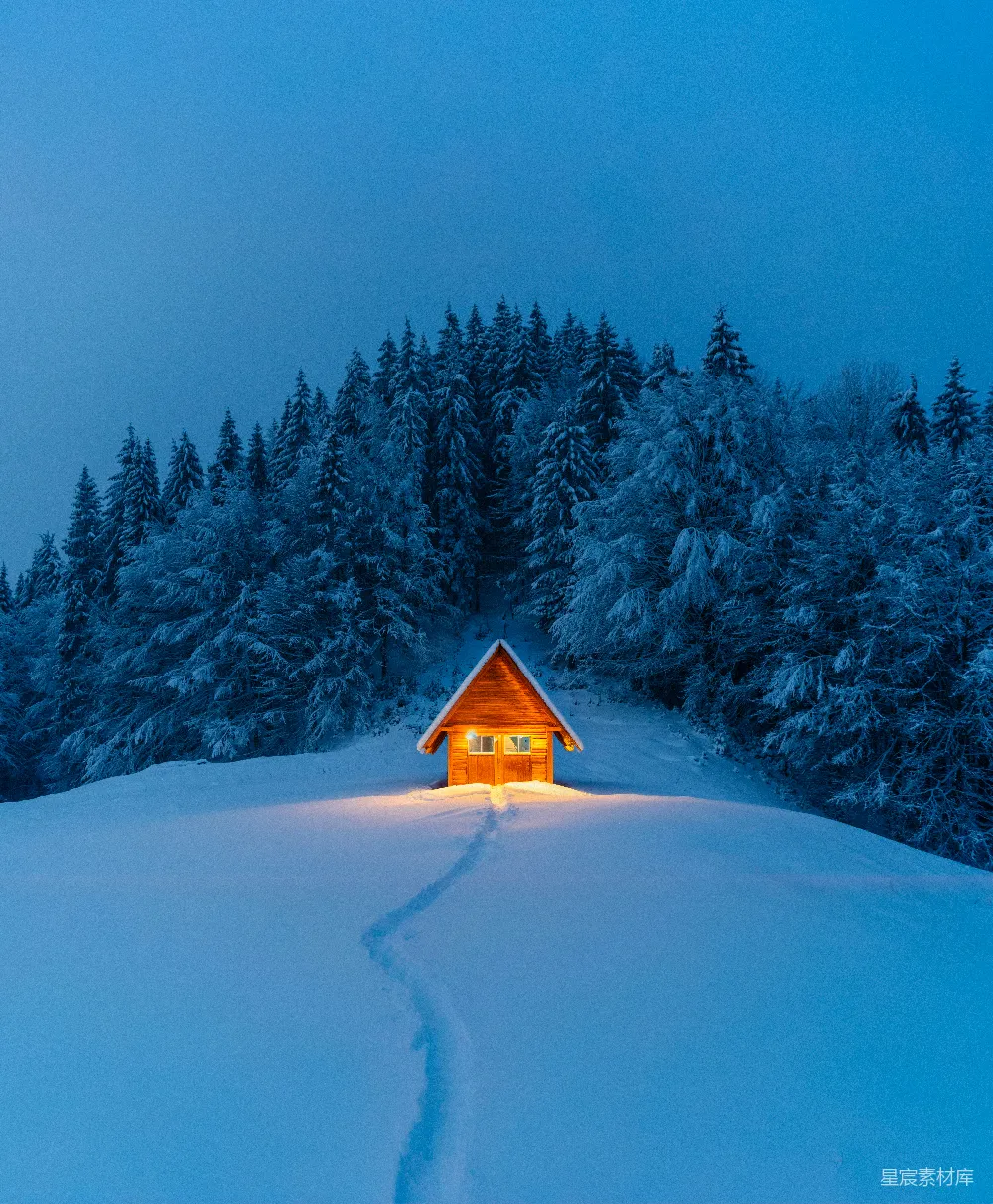 高清摄影 壁纸 自然 旅行 实验性 一所房子在雪地中间