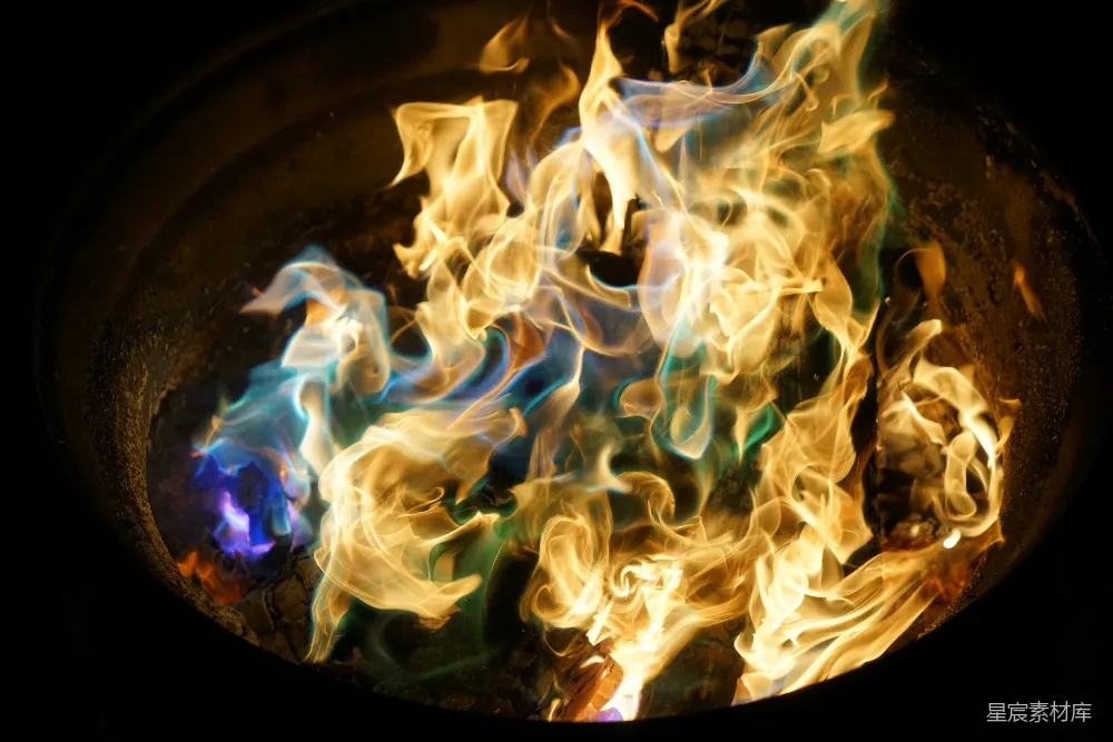 高清摄影 壁纸 实验性 往桶里泼水