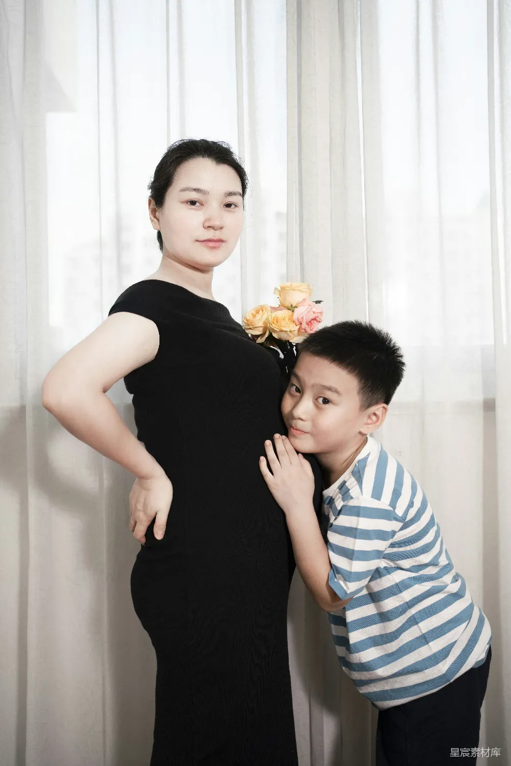 高清摄影  男人和女人牵着对方的手