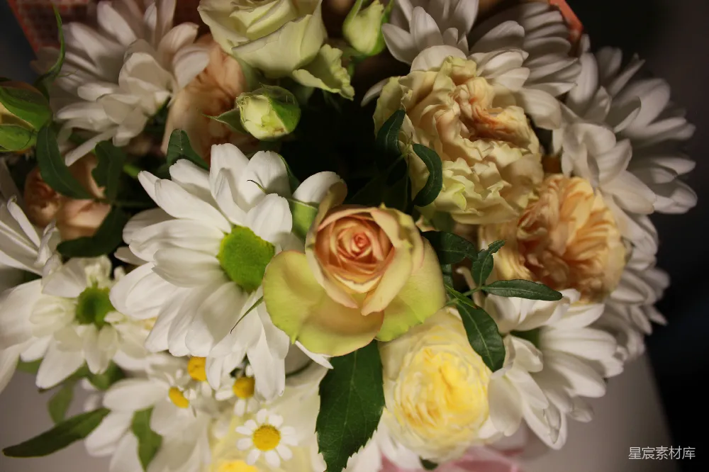 为一位快乐的妈妈准备一份豪华花束