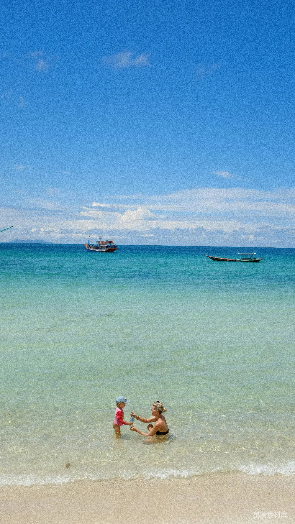 高清摄影  几个人在水里