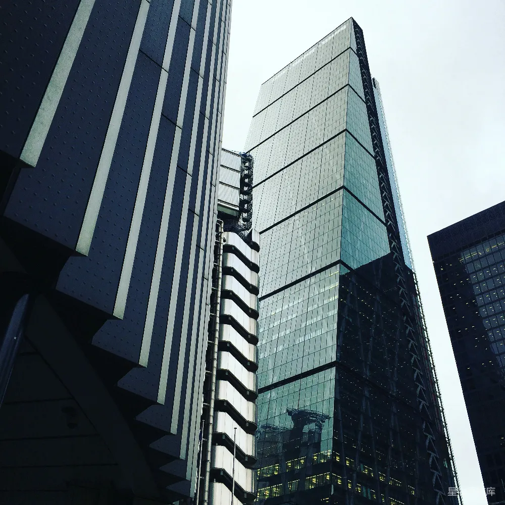 高清摄影  灰度照片中的高层建筑