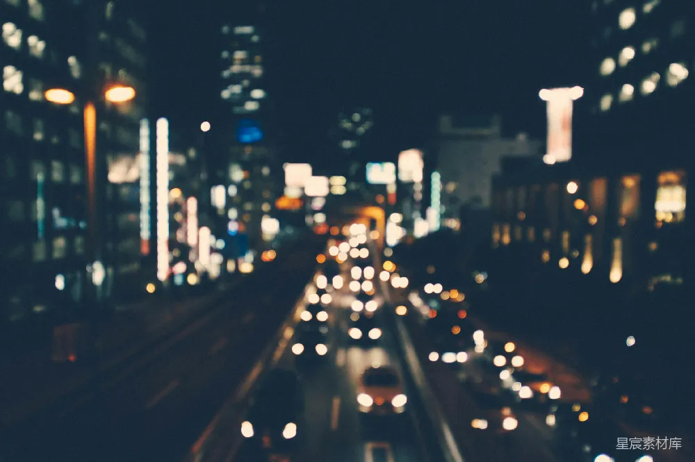 高清摄影  夜晚灯光映衬下的城市街道模糊照片