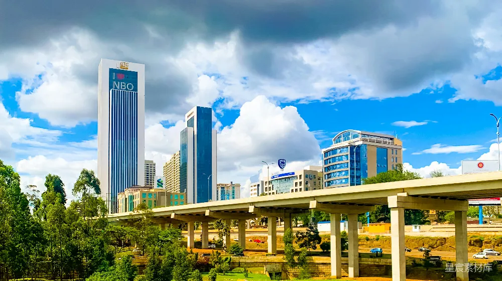 高清摄影 壁纸 旅行 自然 春天 电影 一座桥，背景是一座城市。