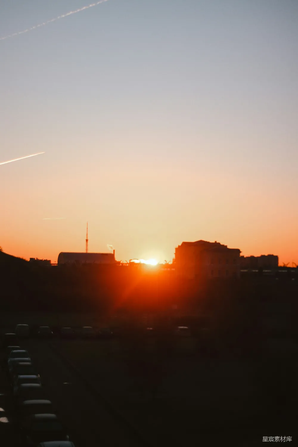 高清摄影  夕阳下建筑物的剪影