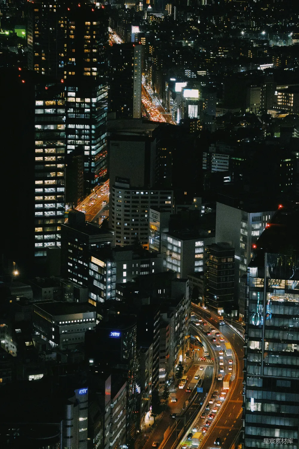 高清摄影  夜晚从建筑物顶部俯瞰城市景色