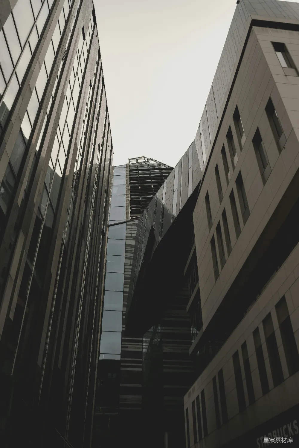 高清摄影  几栋高大的建筑并排在一起