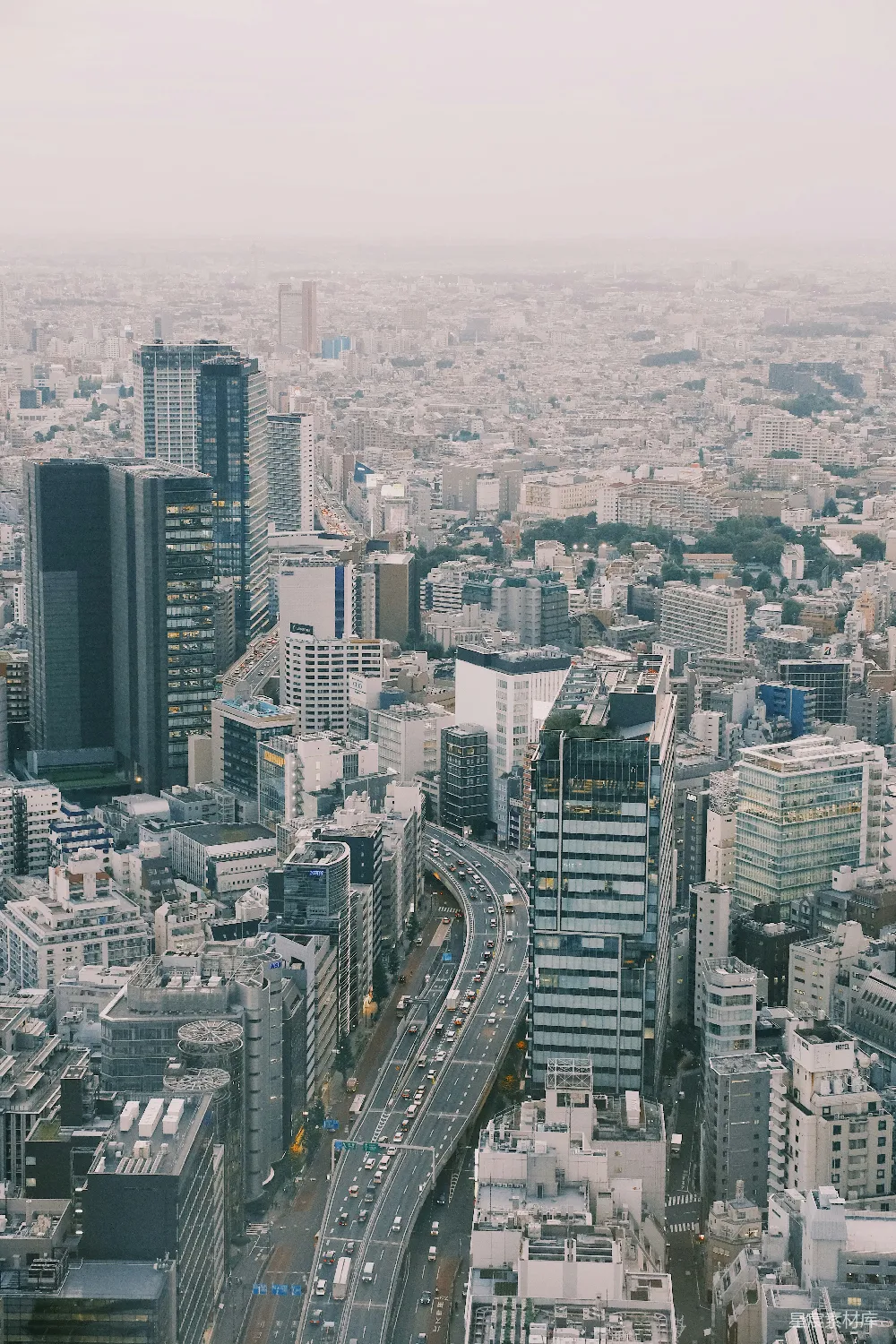 高清摄影 壁纸 城市的空中俯瞰图，高楼林立。