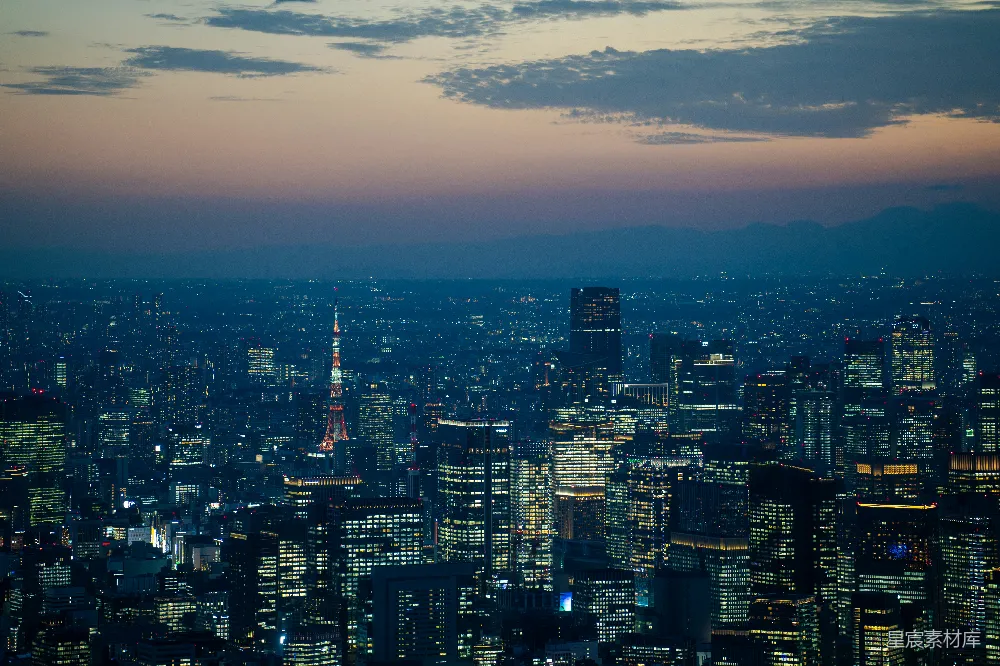 高清摄影  夜晚从一座大楼顶部俯瞰城市景色