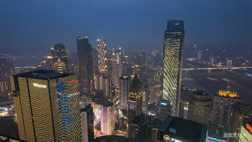 高清摄影  夜晚灯火辉煌的城市天际线。
