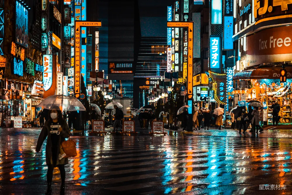 高清摄影  夜晚街道上行走的人们