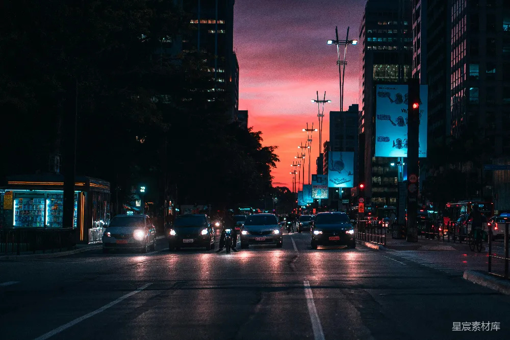 高清摄影  夜晚道路上的汽车