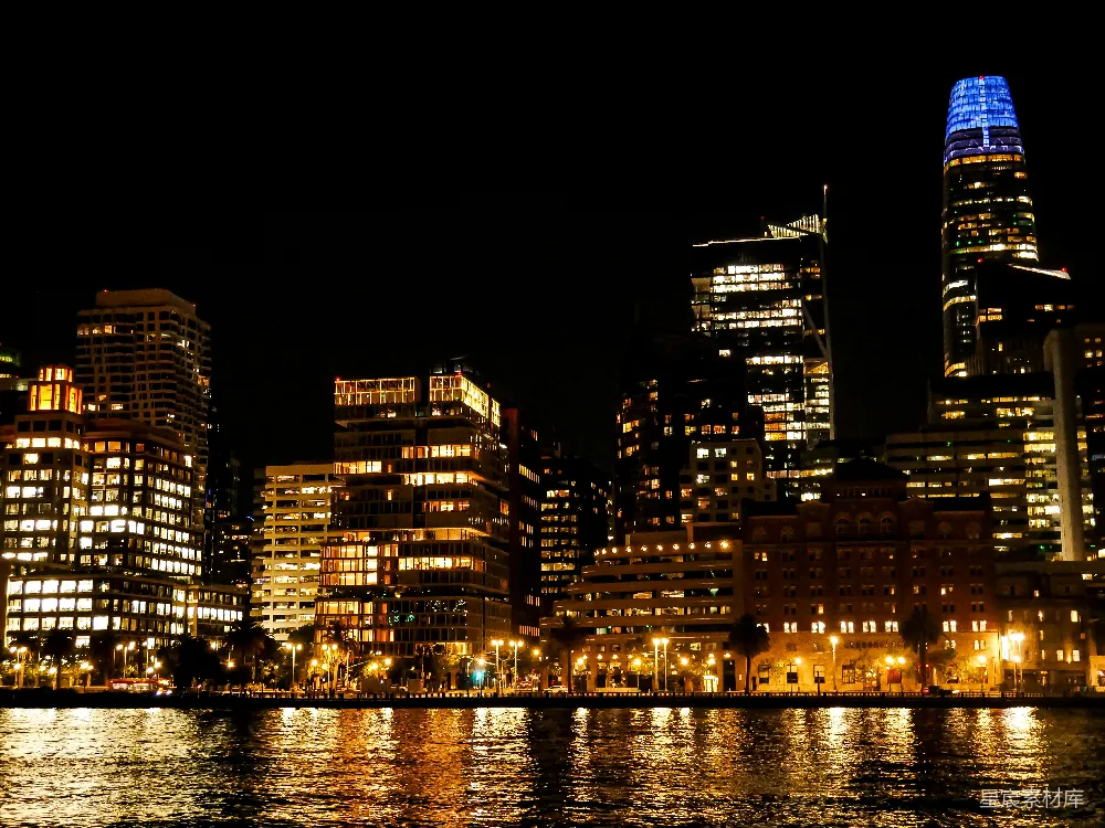 高清摄影  夜晚的城市全景，有许多高楼大厦