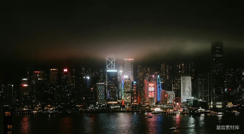 高清摄影  灯火辉煌的城市夜景，高楼大厦在夜晚闪烁着光芒。