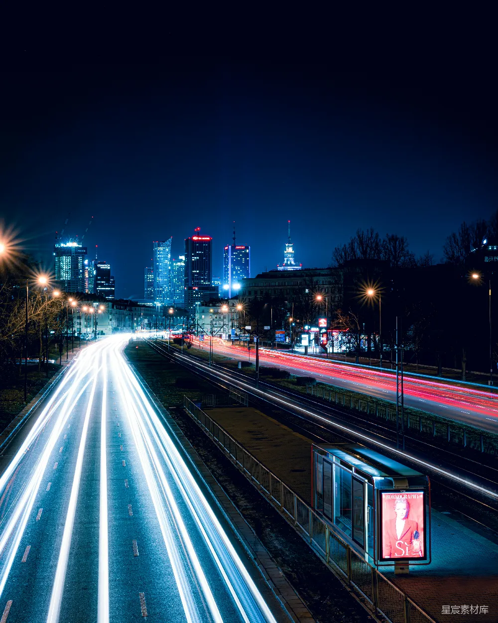 高清摄影  夜间道路上汽车的延时摄影