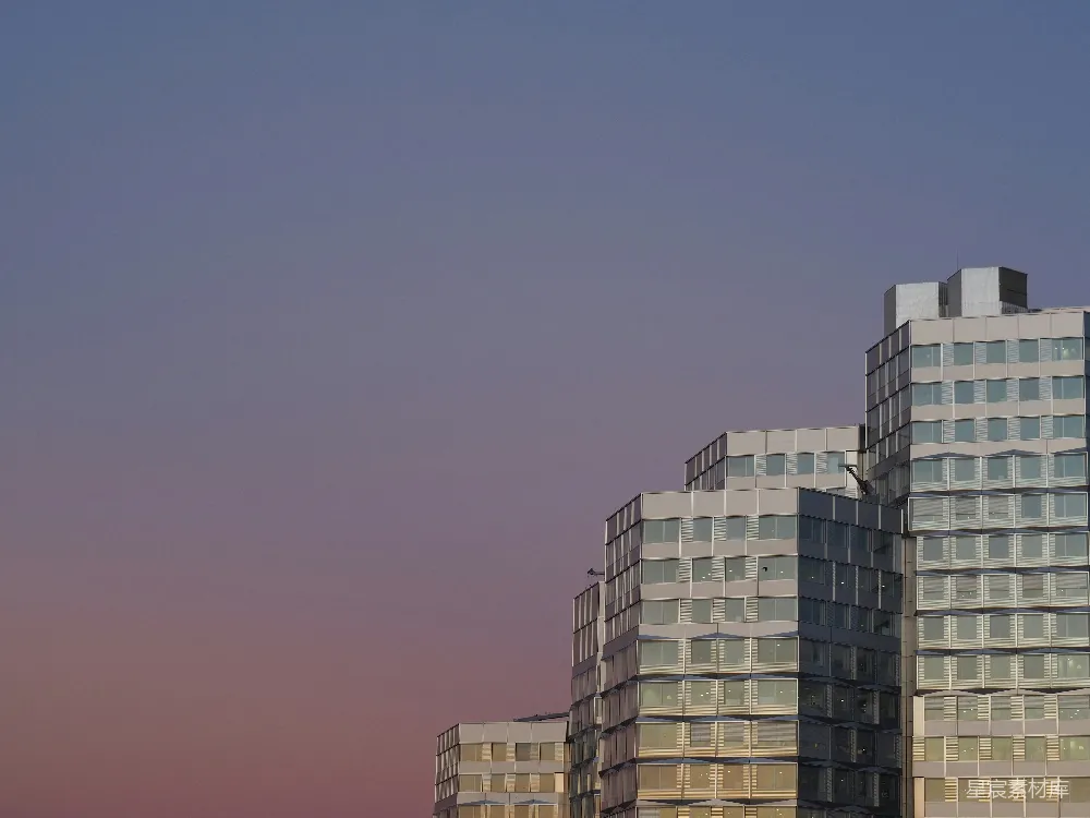 白天的建筑