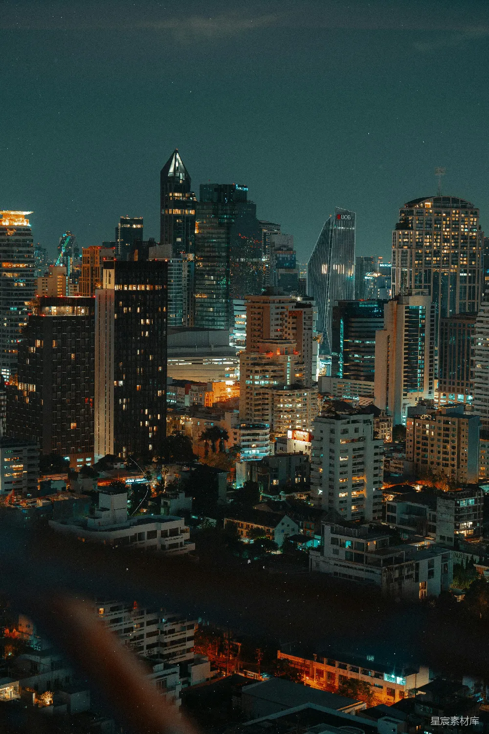 高清摄影  从建筑物顶部俯瞰夜晚的城市景色