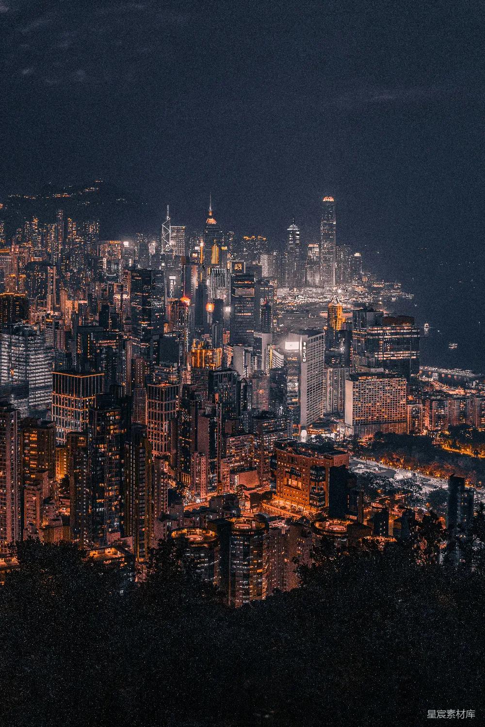 高清摄影  夜幕降临，城市霓虹闪烁，灯火辉煌。