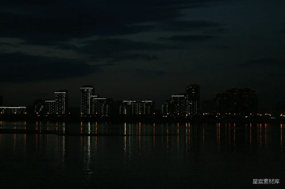 高清摄影  夜晚的城市天际线灯火辉煌