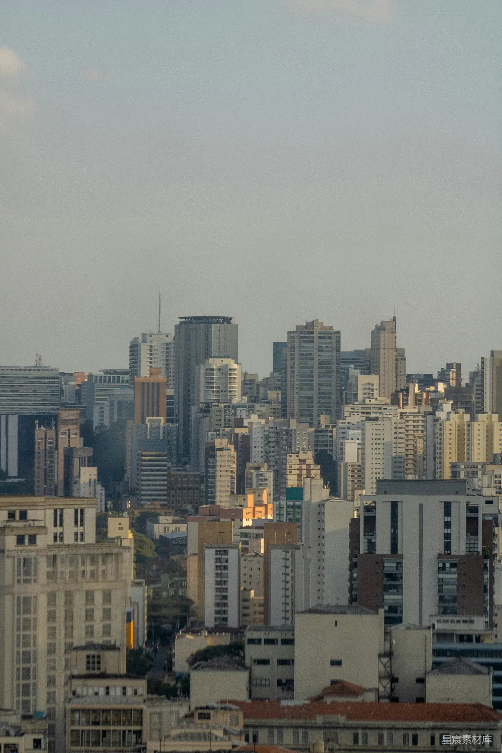 高清摄影  密集城市景观中的摩天大楼和建筑物。