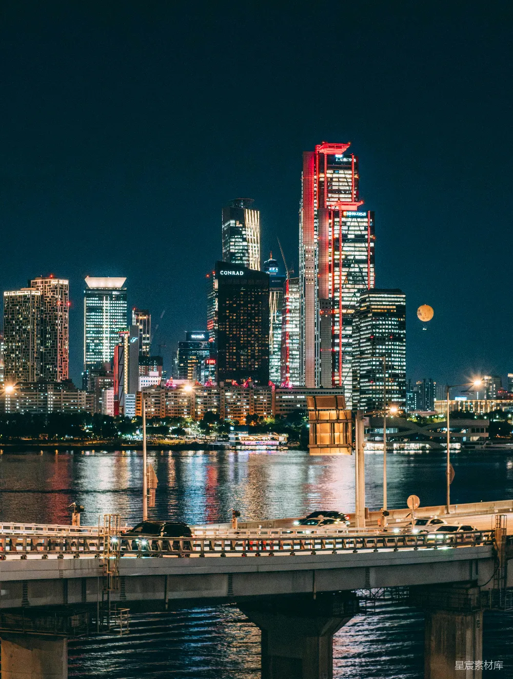 高清摄影  城市夜景，高楼大厦灯火通明。