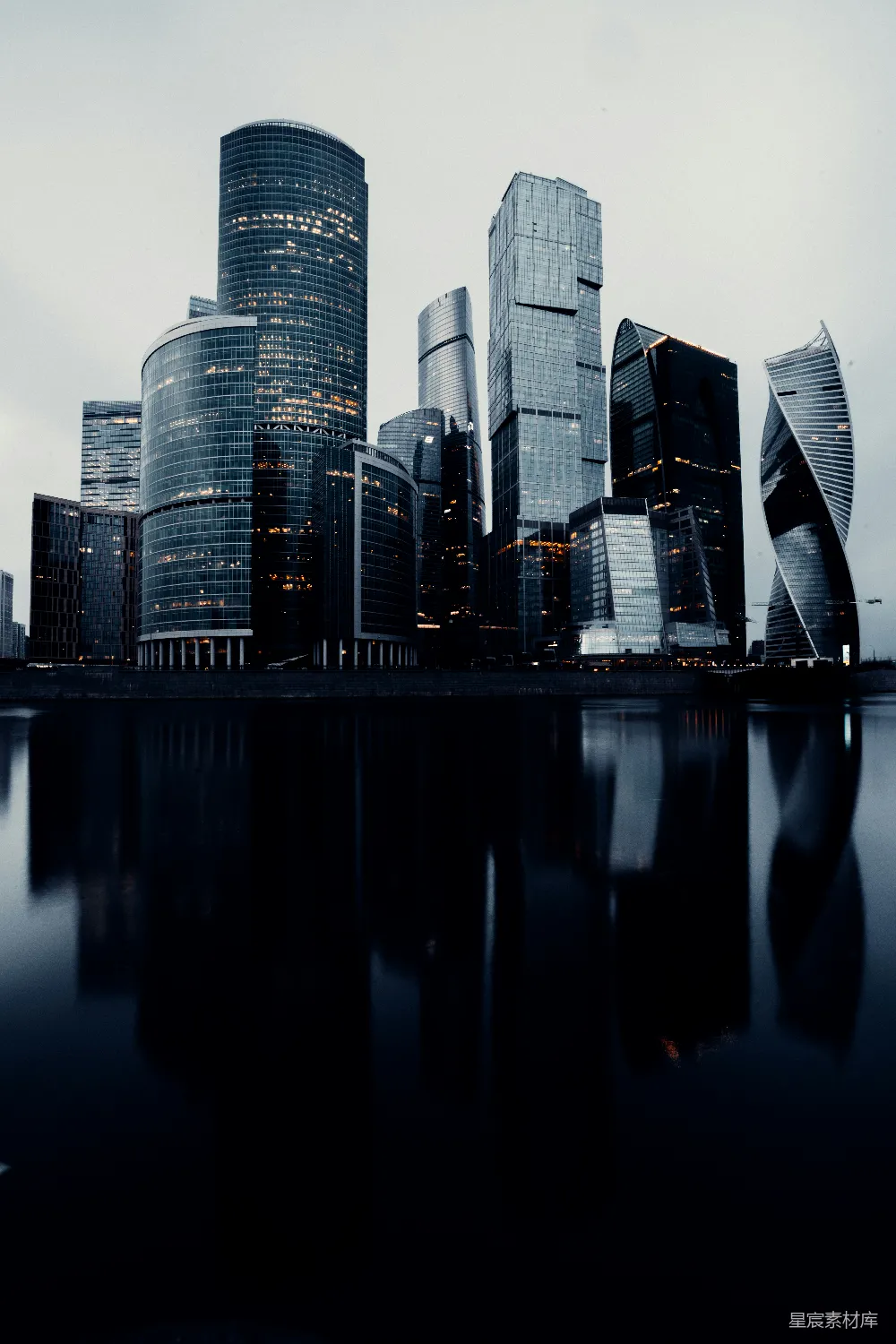 高清摄影 壁纸 自然 城市天际线在水体之上，白天时分