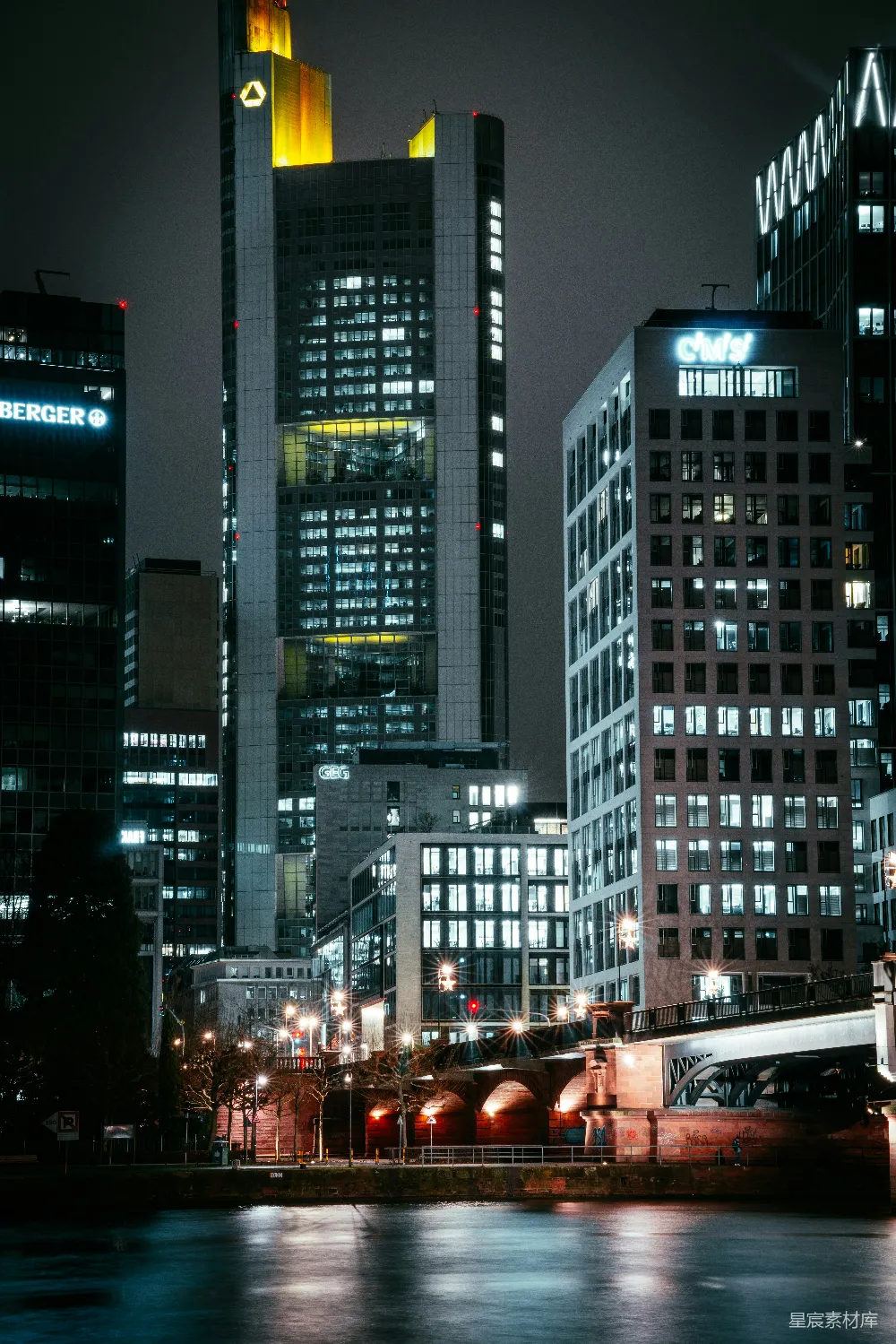 高清摄影  夜晚的黑白混凝土建筑