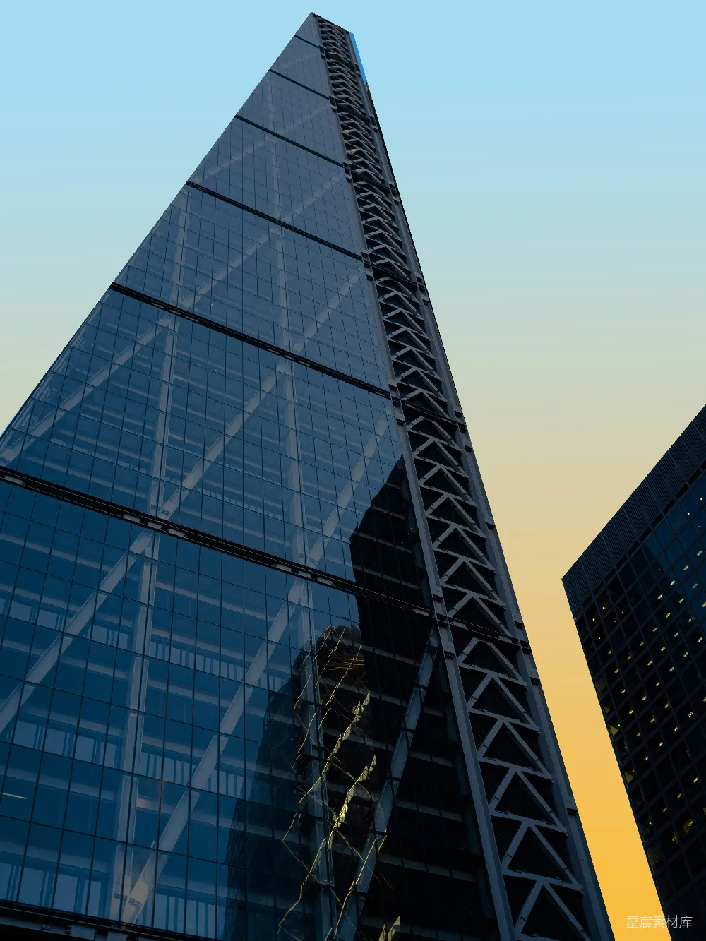 高清摄影  黑白玻璃外墙的高层建筑