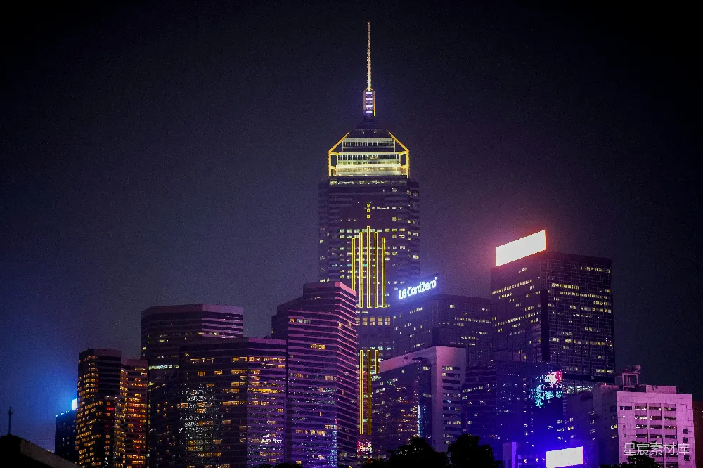 高清摄影  夜晚被灯光照亮的混凝土建筑