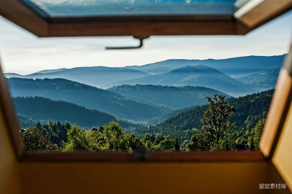 高清摄影 旅行 自然 从窗户望出去的山脉景色