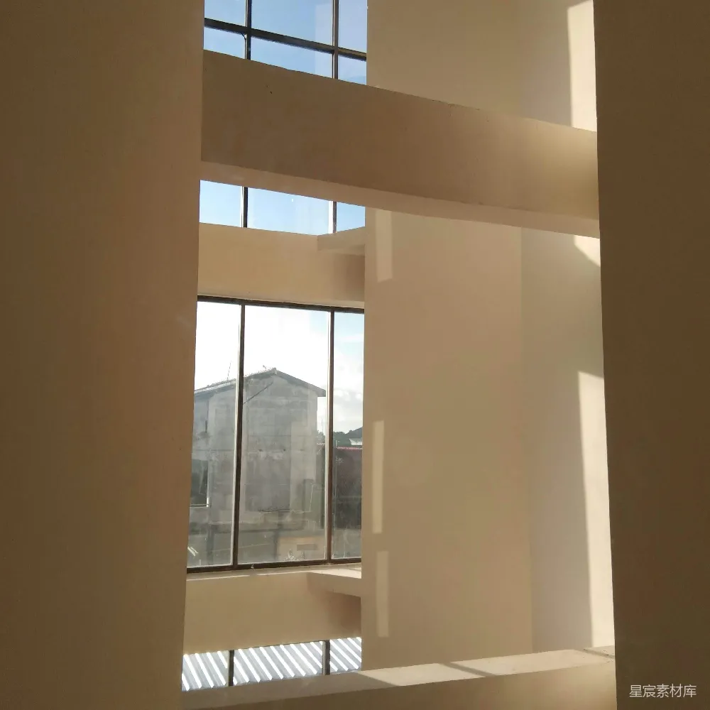 高清摄影  窗户旁的白色混凝土柱子