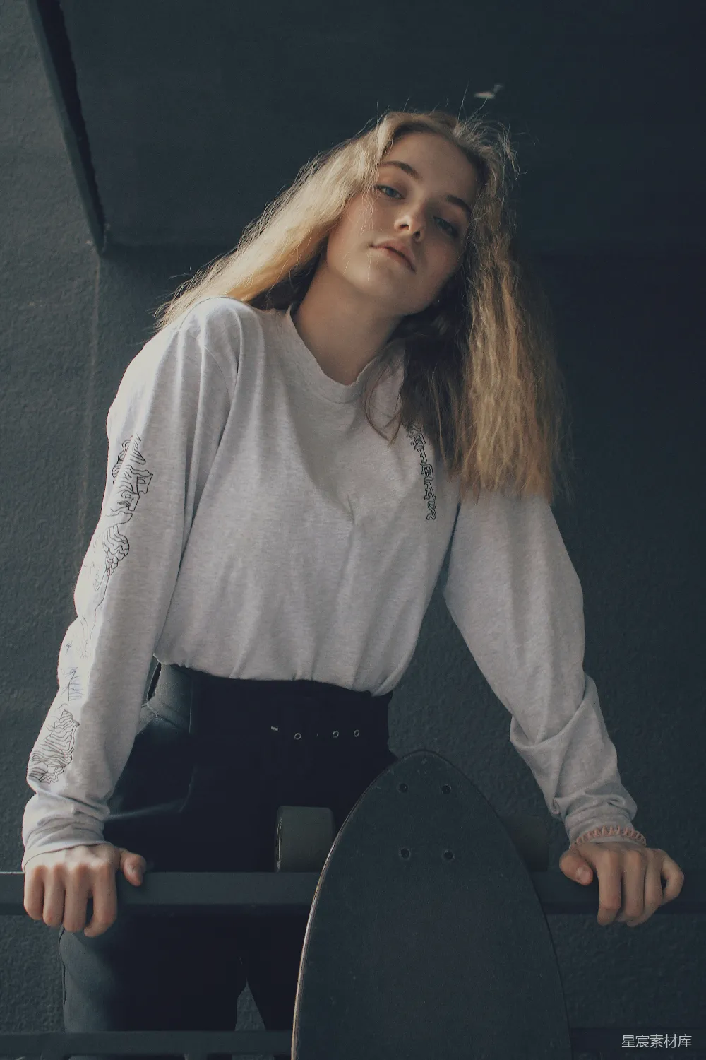 高清摄影 人物 一头长发的女子