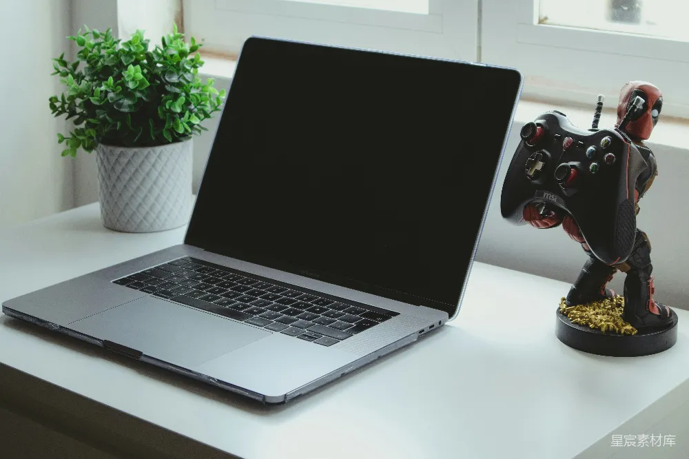 高清摄影  MacBook Pro在白色桌子上