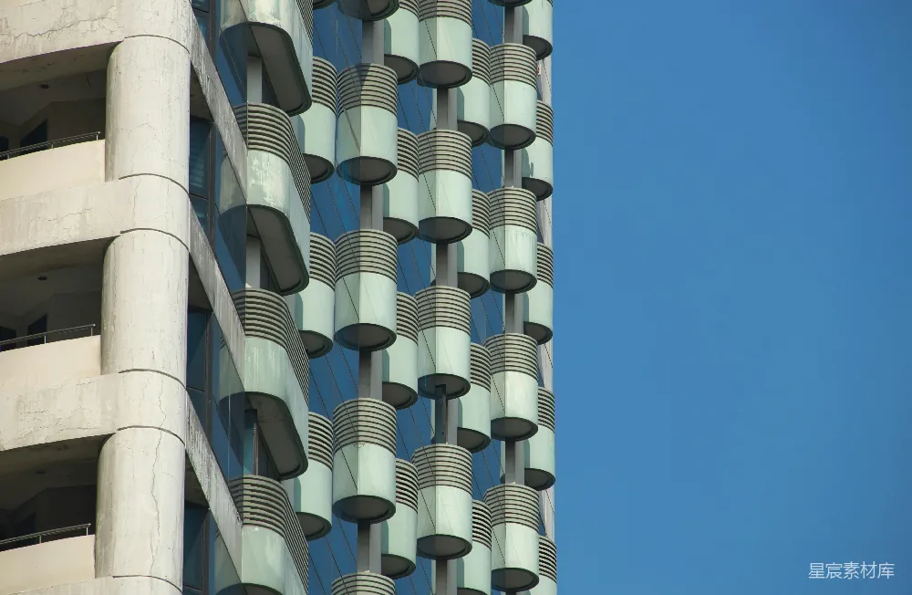 高清摄影  现代建筑外立面几何图案与蓝天相映成趣