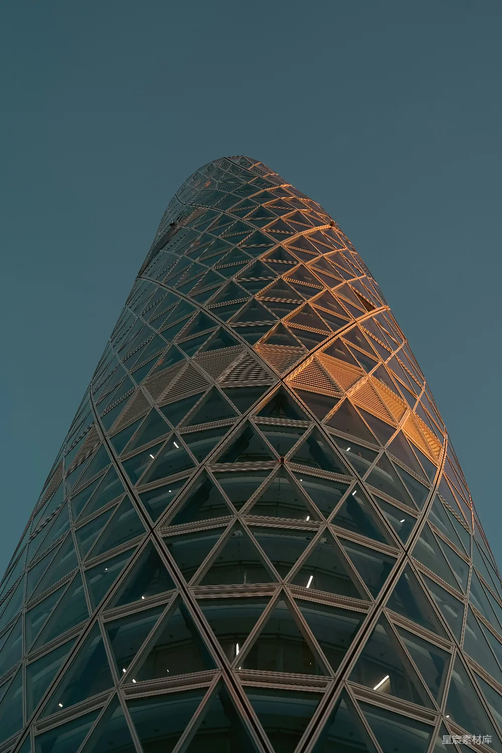 高清摄影  一座非常高大的建筑，背景是天空。