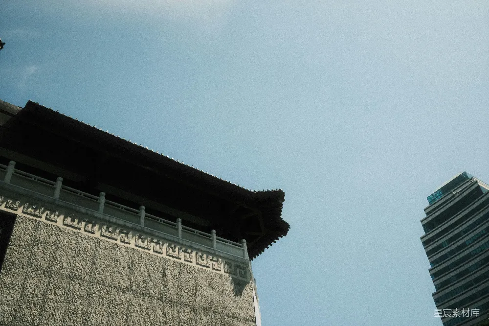 高清摄影  传统建筑与摩天大楼并列于天空之下