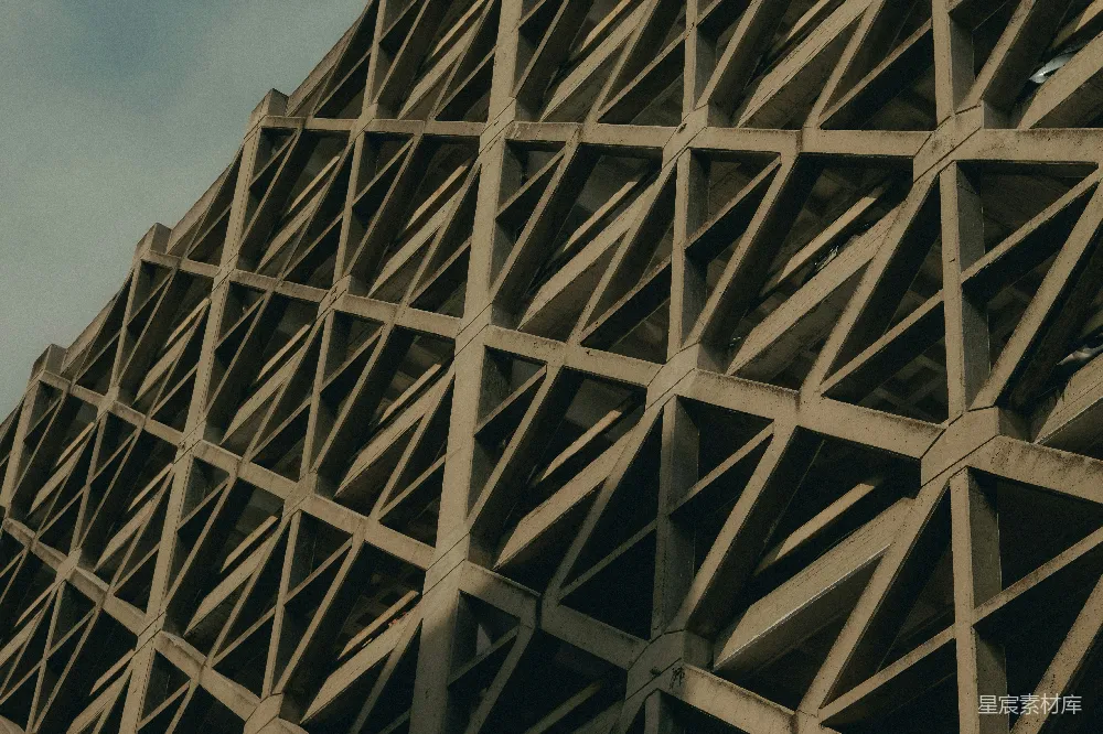 高清摄影  几何混凝土建筑立面，带有重复图案