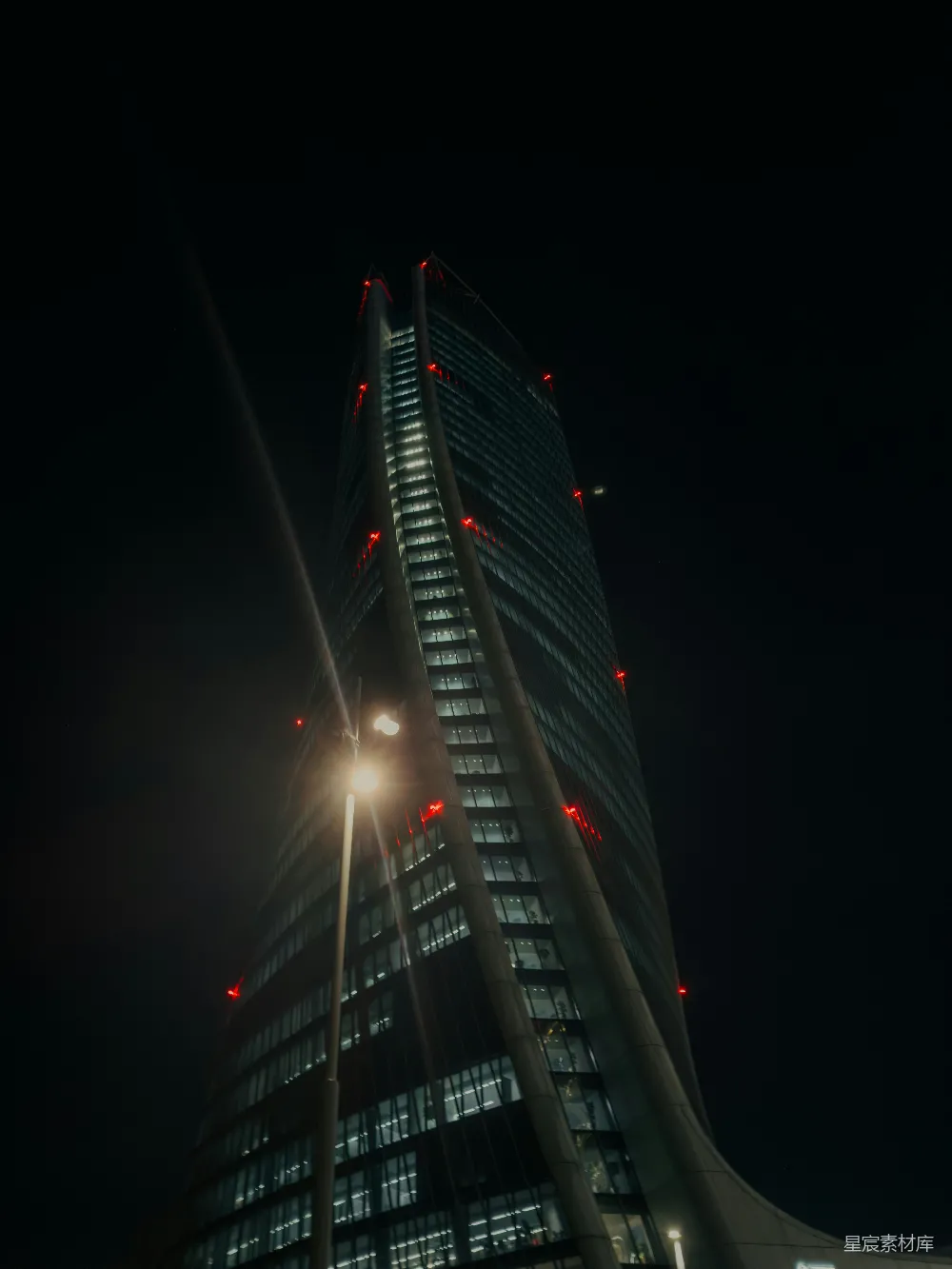 高清摄影  夜晚灯火辉煌的高楼大厦。