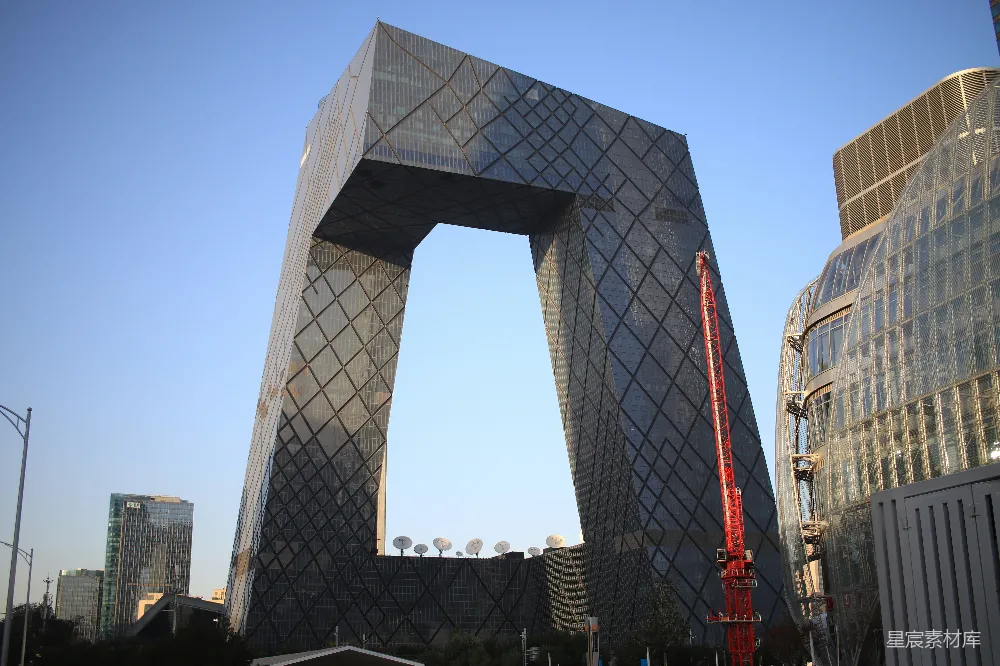 高清摄影  现代建筑风格的建筑，拥有一个巨大的拱门。