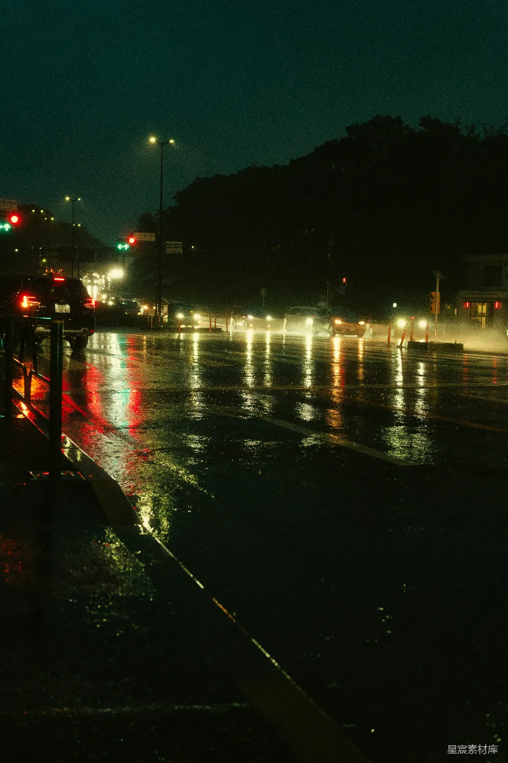 夜晚的湿路