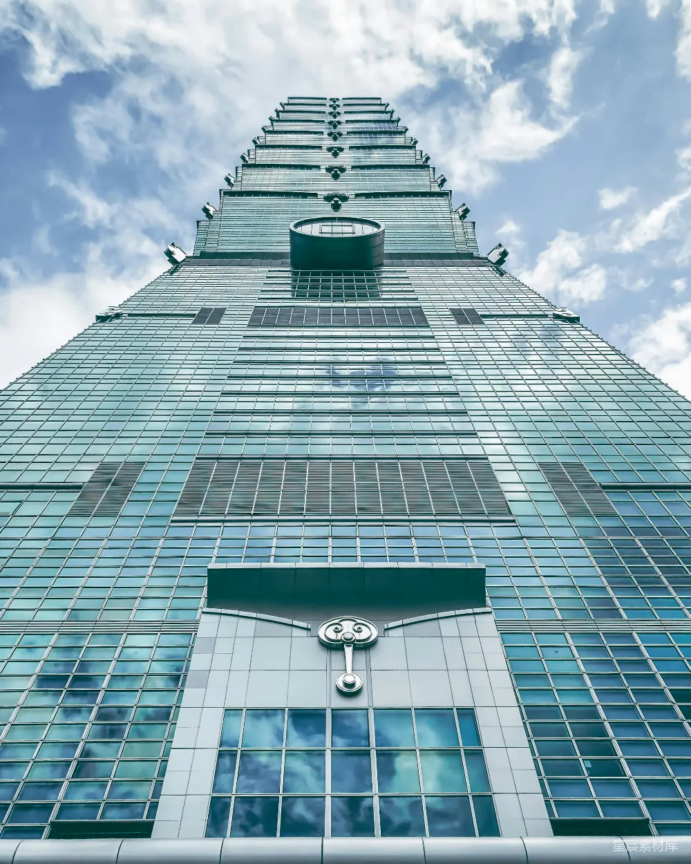 高清摄影  低角度拍摄高楼建筑