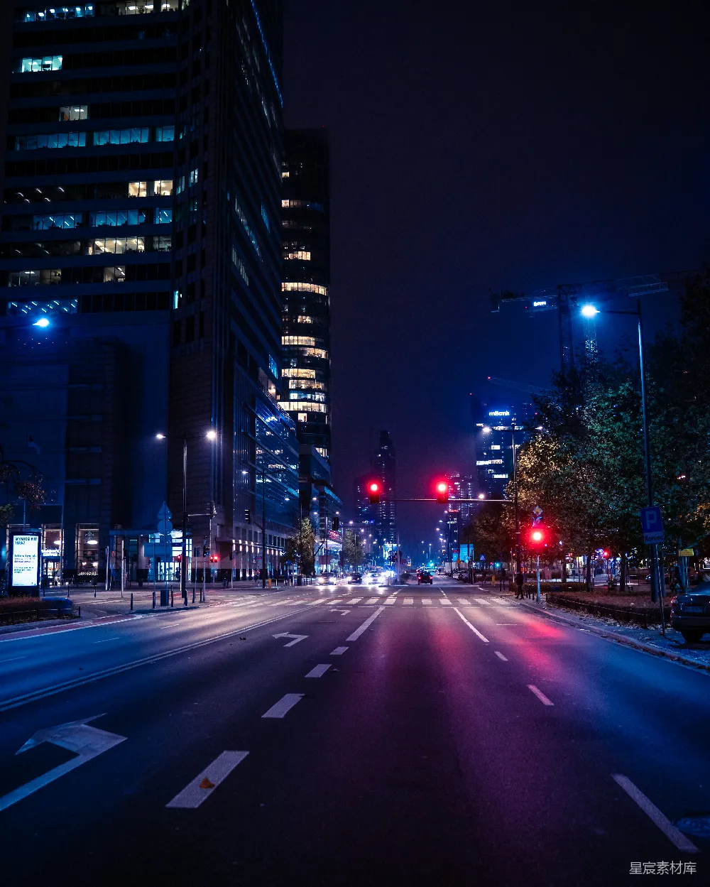 高清摄影  夜晚道路上的汽车