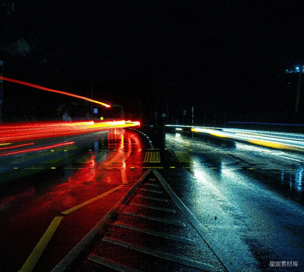 高清摄影  夜晚时分的延时拍摄公路照片