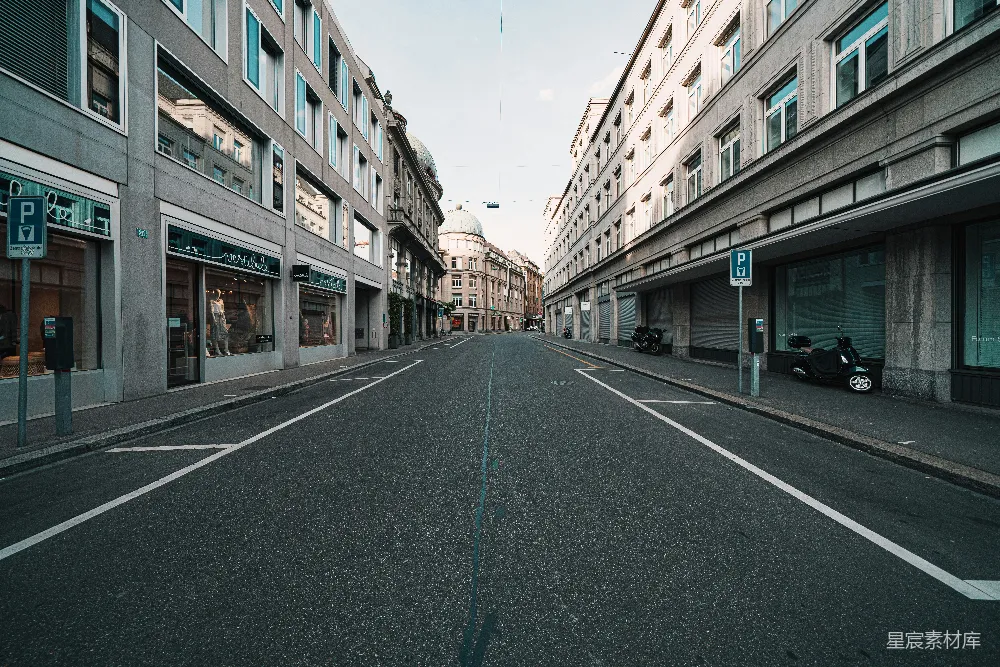 高清摄影  白天高楼之间的空旷道路