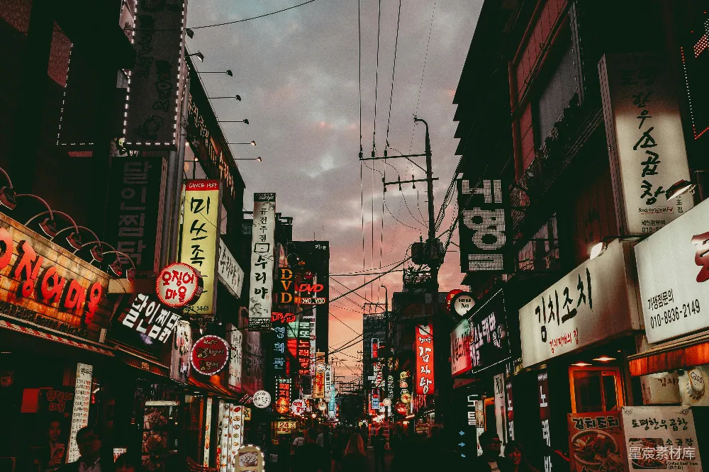 高清摄影  城市在阴云密布的天空下
