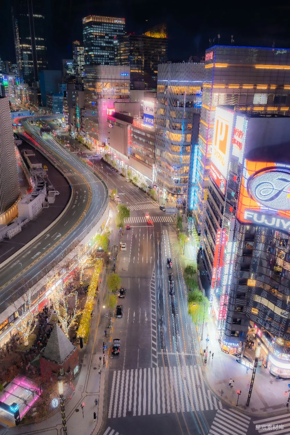高清摄影  夜晚繁华的城市街道景色。