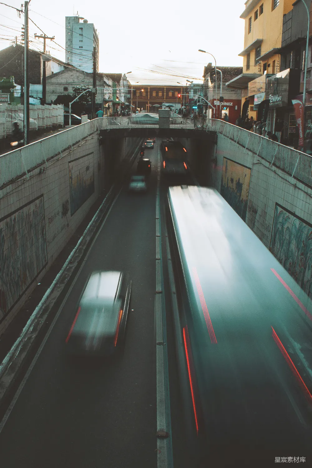 高清摄影  火车在铁轨上