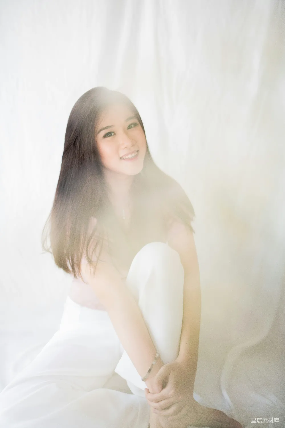 高清摄影 白上衣连衣裙的女人