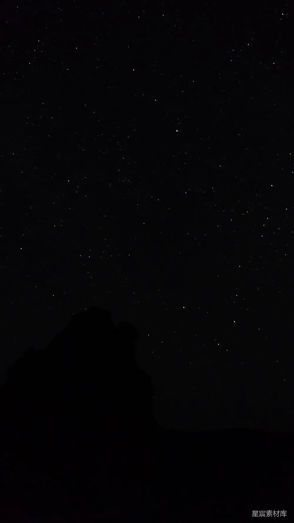 高清摄影  夜空中的星星映衬着山脉